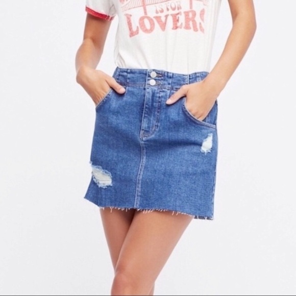Free People Denim Jean Skirt Buckle Back Blue Size 2 Festival Distressed - Picture 1 of 9